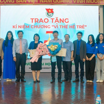 TRI ÂN NHỮNG NGƯỜI THẦY TRUYỀN LỬA CHO THẾ HỆ TRẺ TRƯỜNG ĐẠI HỌC DƯỢC HÀ NỘI